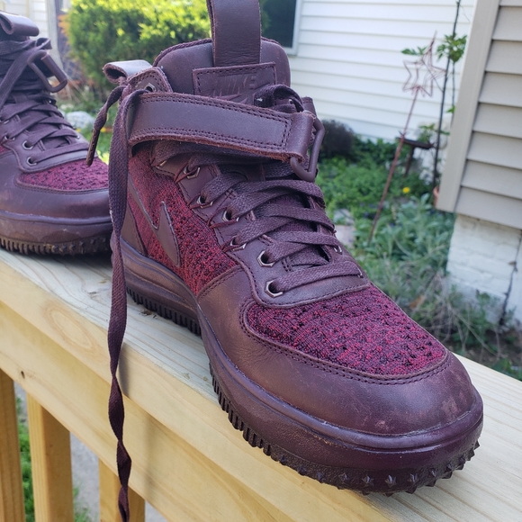 Nike preloved sneaker/ high top, Marron or burgundy like color - Picture 7 of 8